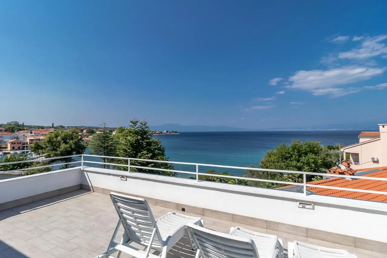 Maestral Apartments Malinska Croatia